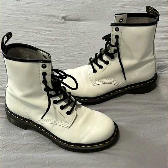 Doc Martens 1460 Smooth Leather White Combat Boots (Like New) - Picture 1 of 10
